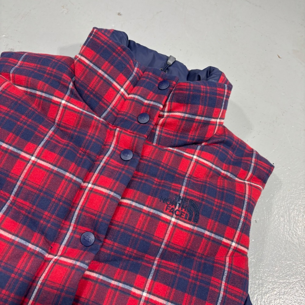 The North Face 700 Down Puffer Vest Womens Medium Red Navy Blue Plaid
